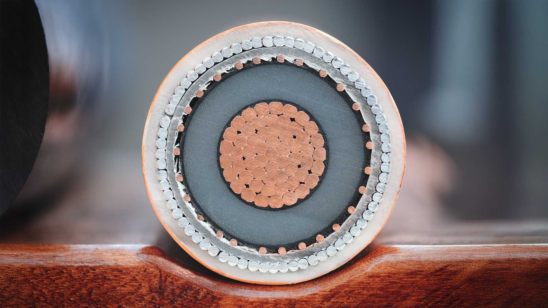 Querschnitt einer Stromleitung in Großaufnahme